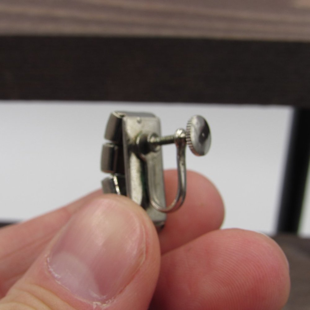Vintage Crystal Screw On Earrings Costume Jewelry - Picture 2 of 4